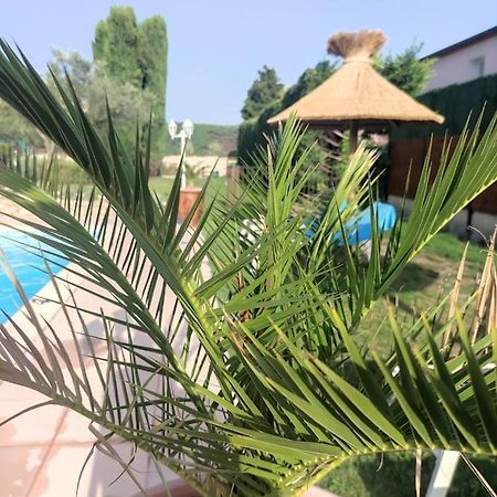 Le Gite De Lolivier En Provence Aramon Esterno foto