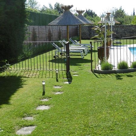 Le Gite De Lolivier En Provence Aramon Esterno foto