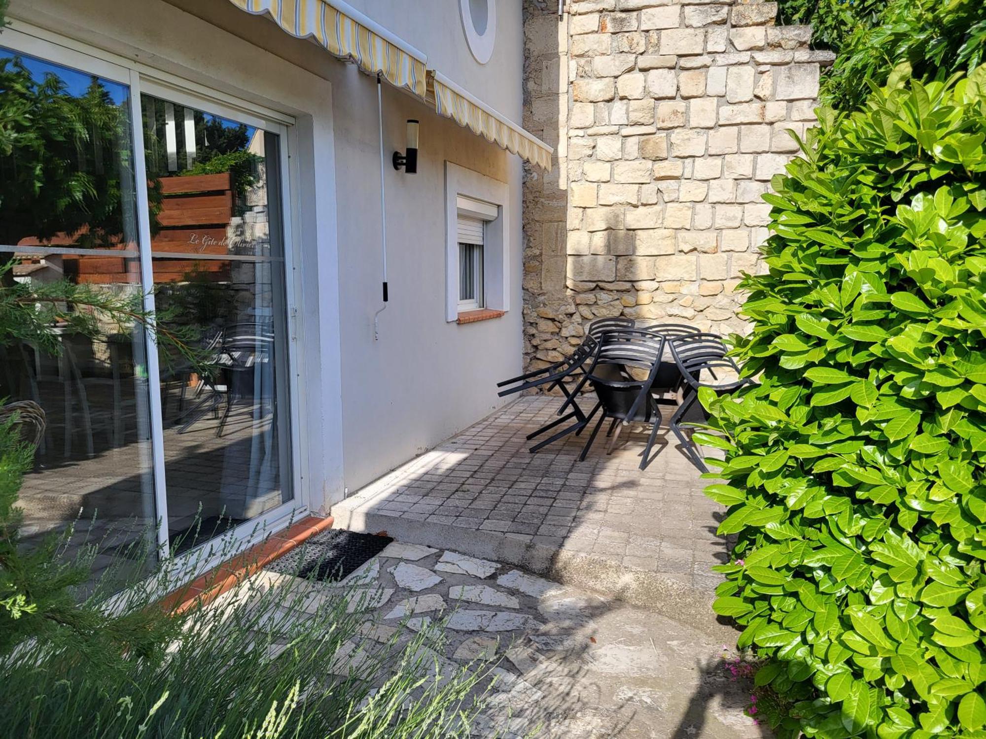 Le Gite De Lolivier En Provence Aramon Esterno foto